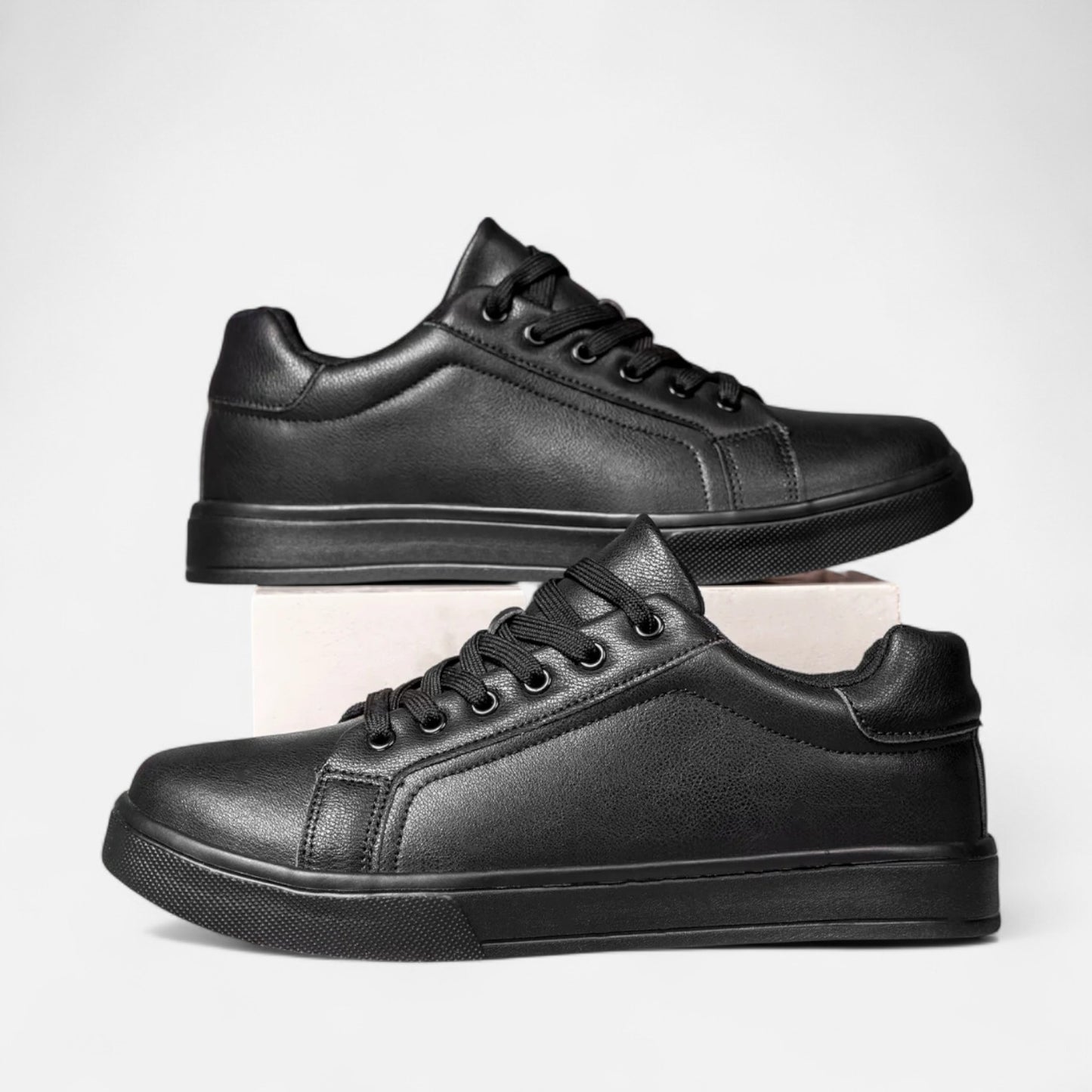 Locese | Men’s Leather Casual Sneakers – Everyday Comfort with Refined Street Appeal